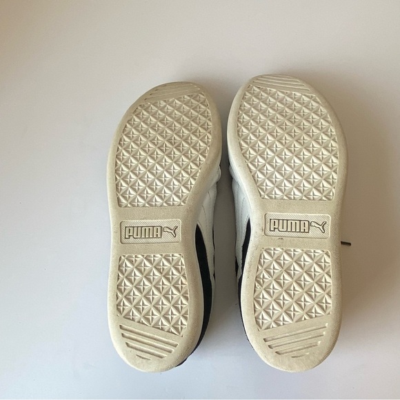 Puma Women's Vikky Black Suede Sneaker Size 9 w/original box - Picture 6 of 11